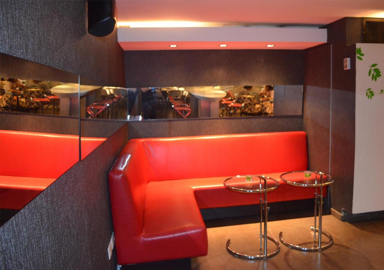 San Simon Hotel Pereira By Soratama Екстериор снимка Interior of a nightclub